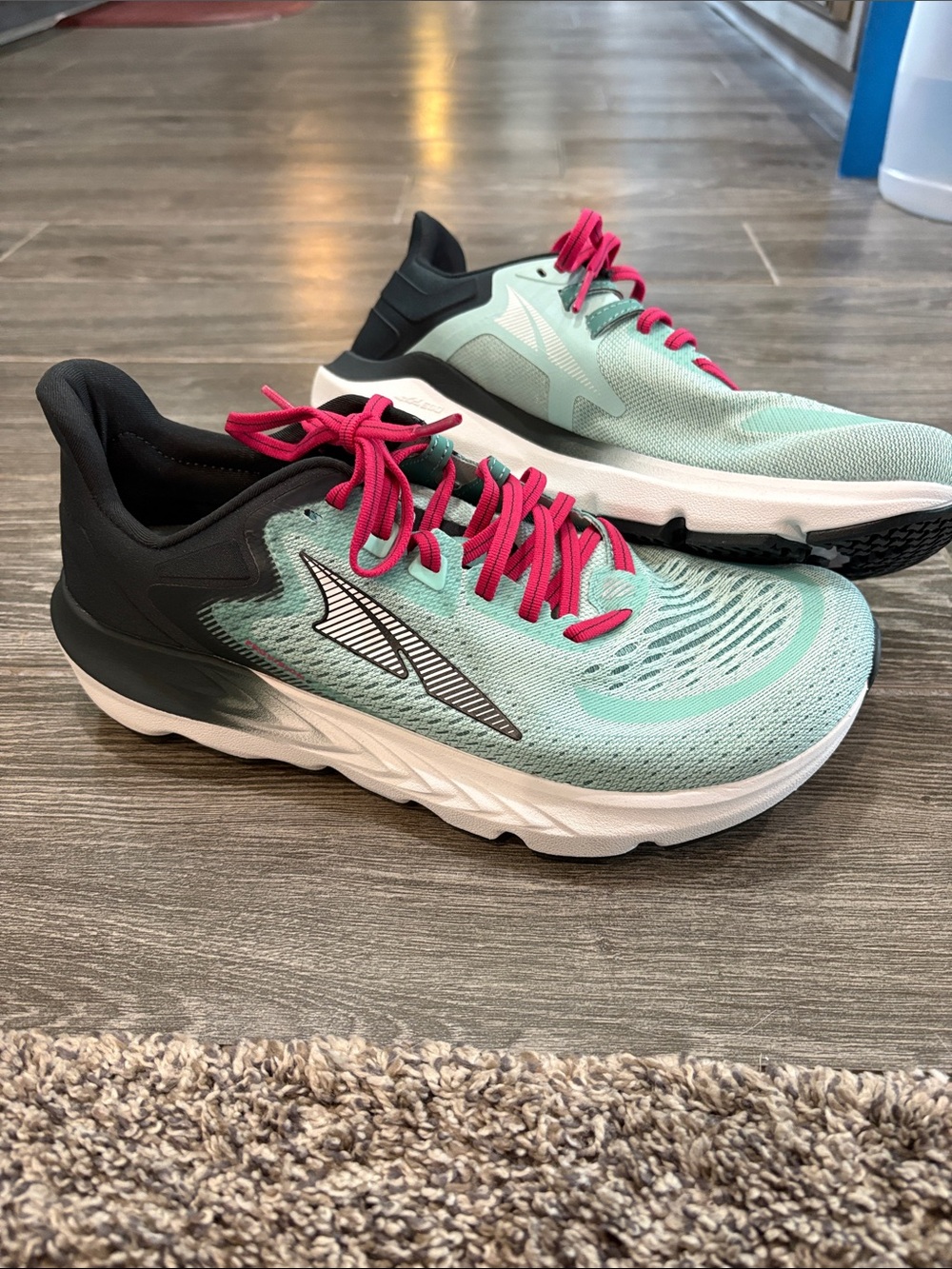 NWOT Altra Provision 6 Women's Mint Athletic Shoes